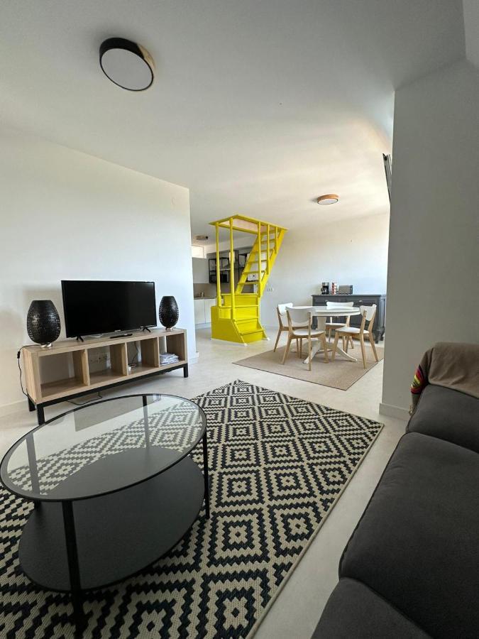 Design Apartment With Garage Santander Luaran gambar