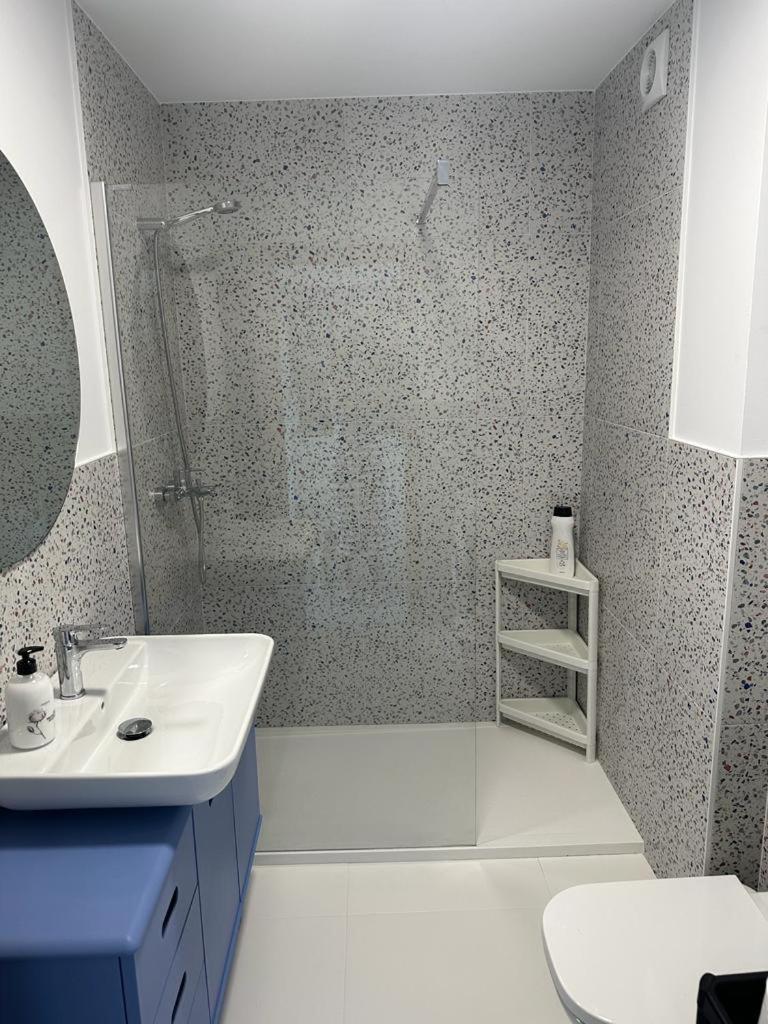 Design Apartment With Garage Santander Luaran gambar